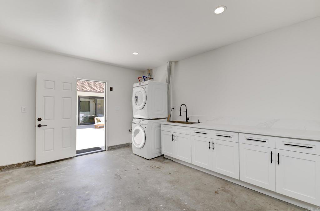 Photo 11 of 14 for 8838 La Jolla Scenic Dr N