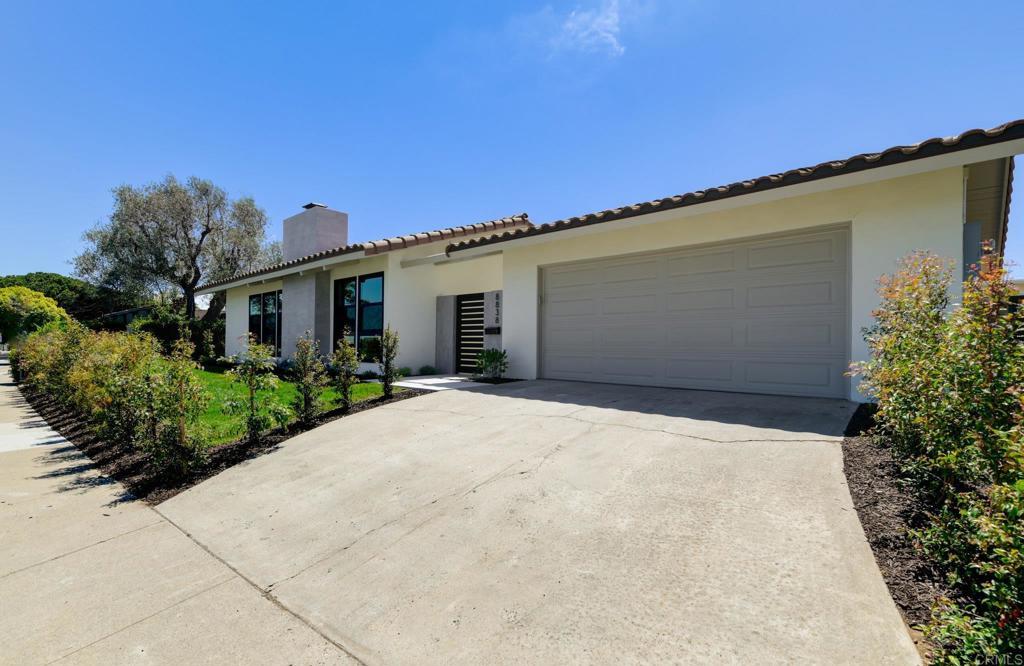 Photo 3 of 14 for 8838 La Jolla Scenic Dr N