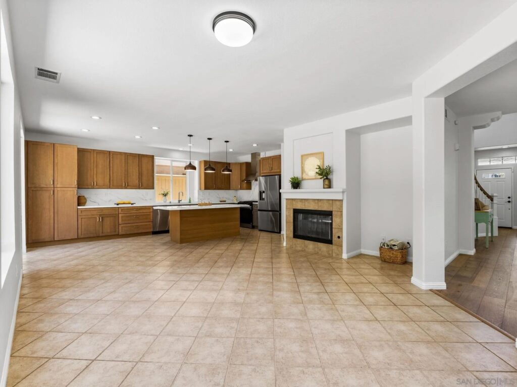 Photo 4 of 20 for 4308 Calle Mar De Ballenas South